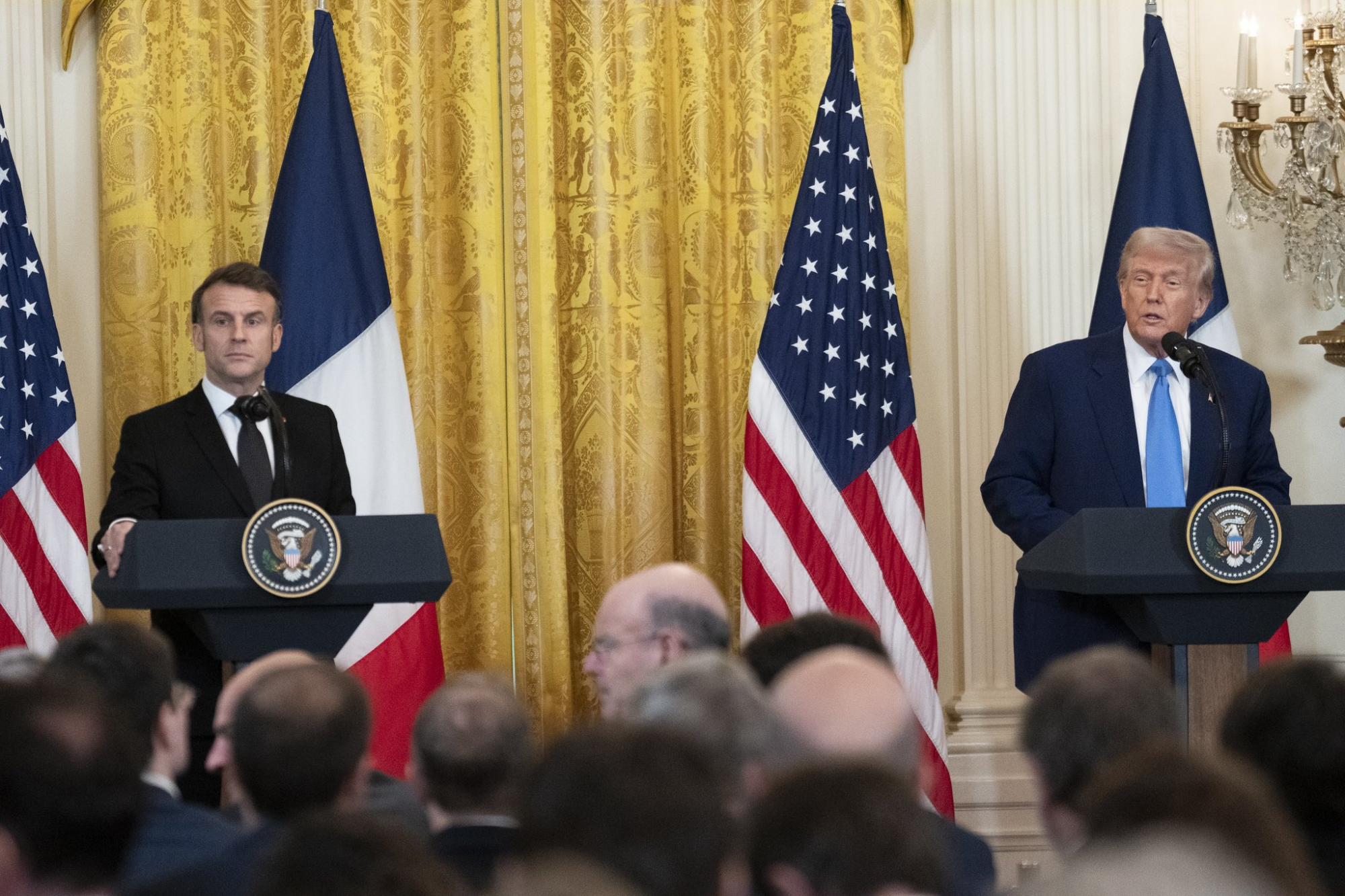 Макрон пізно увечері розмовляв з Трампом
